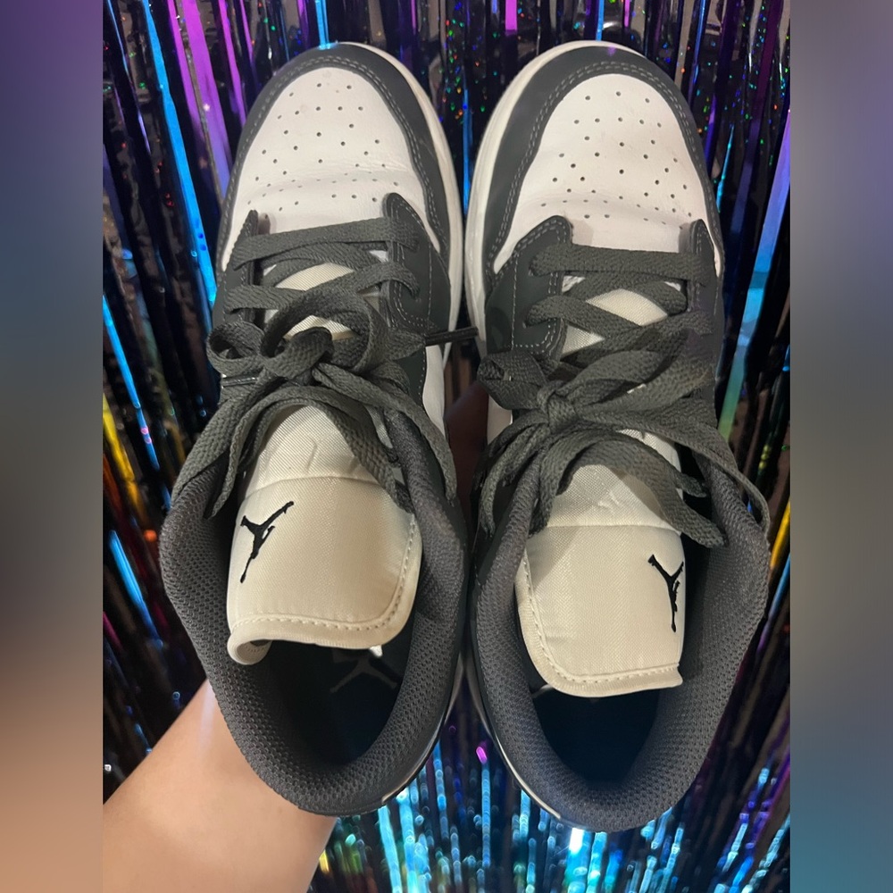 Jordan 1 low Iron Grey Big kids size 6 is equivalent to women’s 7 1/2 - Picture 4 of 6